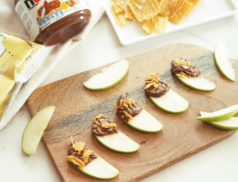Manzana con crema de avellana, piña y TASU Chips